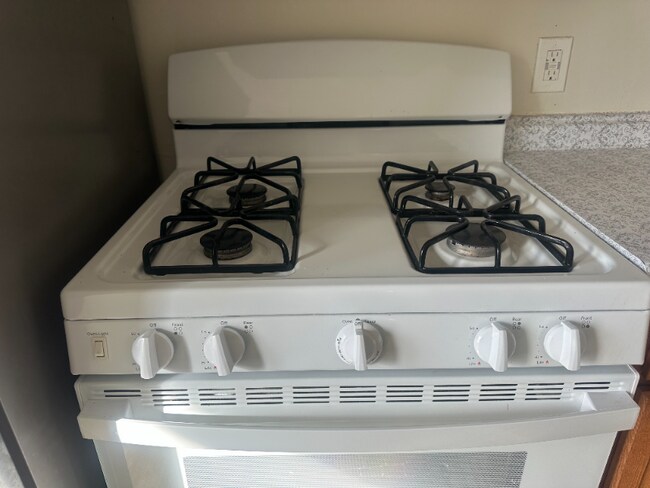 Building Photo - 895 Main St