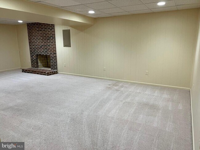 Building Photo - 6824 Silassie Ct