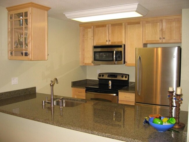 Building Photo - Longfellow Creek Condos