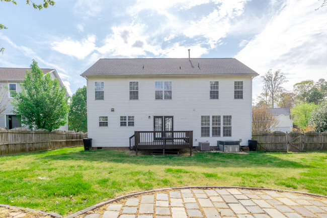 Building Photo - 2112 Echo Glen Ln