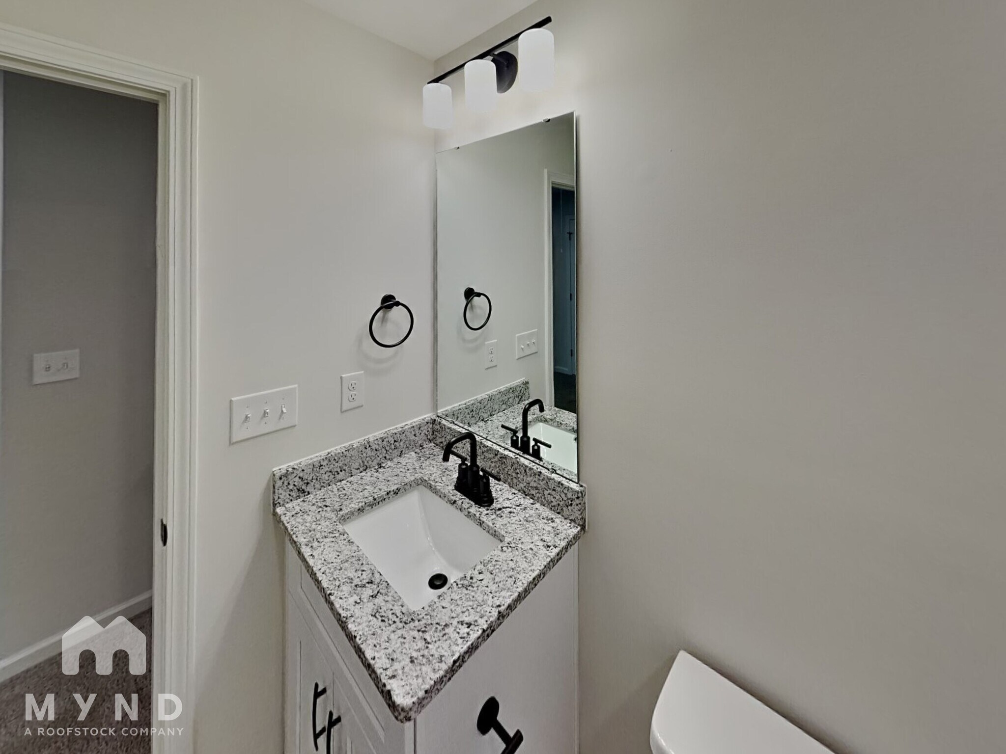 Building Photo - 1411 Lake St