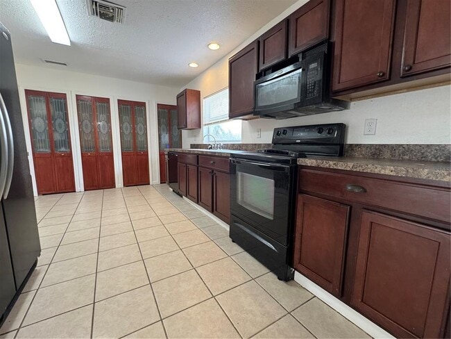 Building Photo - 3575 Michigan Ave