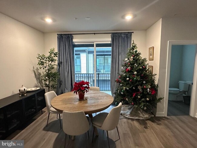 Building Photo - 209 Market Square NW