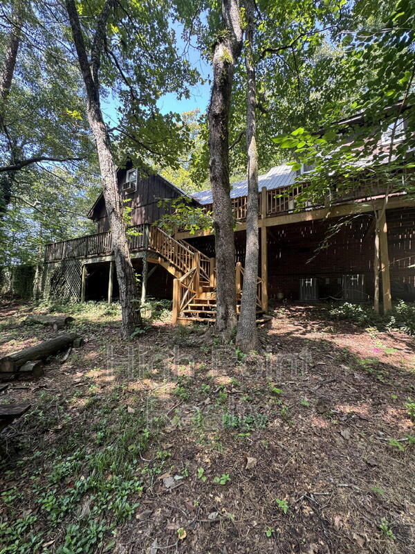 Building Photo - 6201 Robin Ln NW