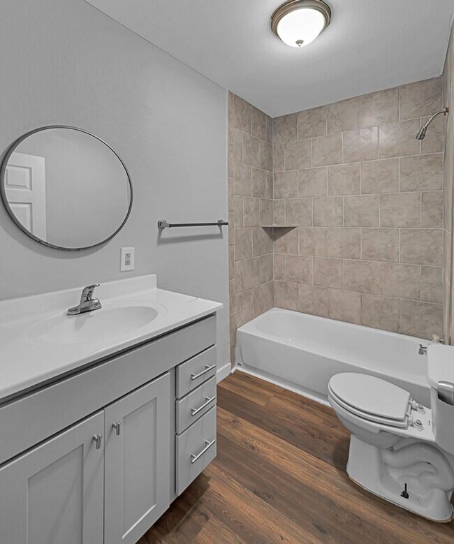 Building Photo - Updated 2 Bedroom Rental with Large Backyard