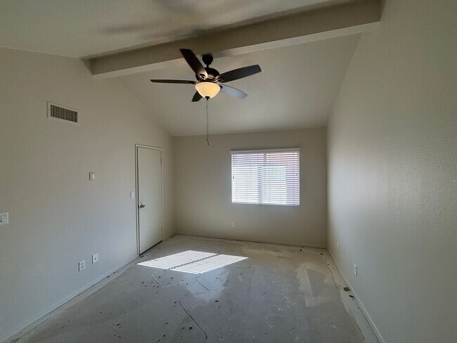 Building Photo - Charming 3-Bedroom Condo with Community Po...