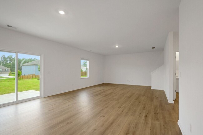 Building Photo - Stunning 4BR House in Hampton