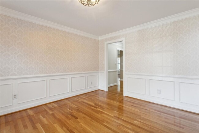 Building Photo - Kingsmill Gem