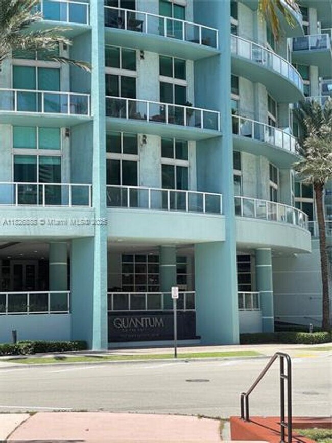 Building Photo - 1900 N Bayshore Dr