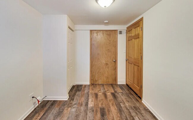 Building Photo - 4988 N Elston Ave