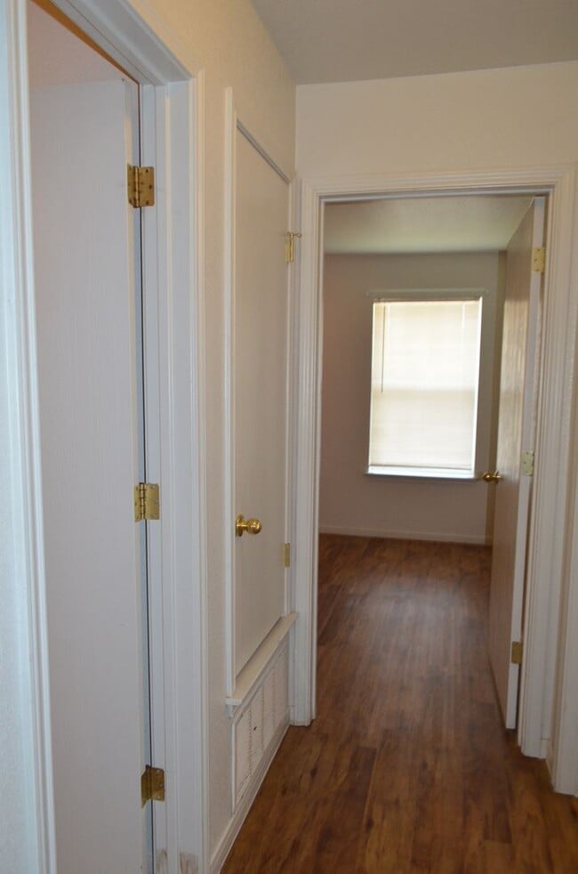 Building Photo - 603 Bermuda St