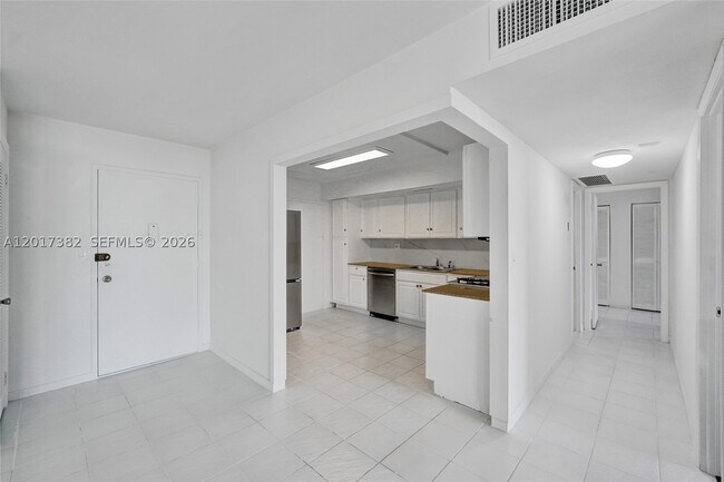 Building Photo - 1600 S Ocean Dr