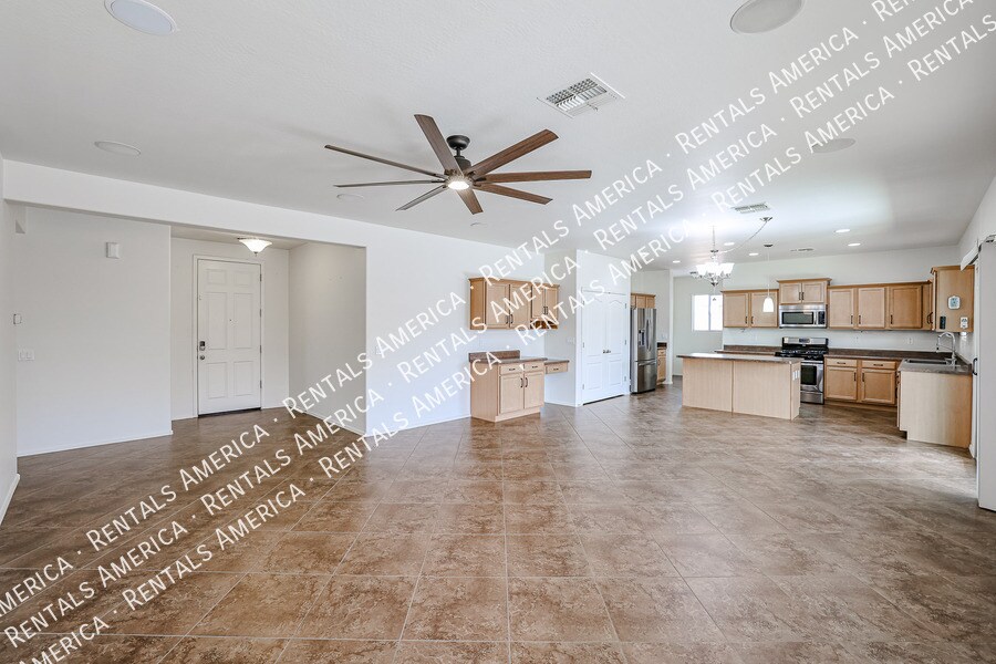 Building Photo - 5907 S 56th Dr