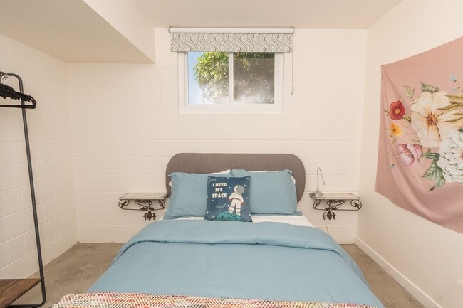 Building Photo - Spectacular Furnished 4 Bedroom/ 3 Bath Mid-Century Modern Retreat in Encinitas