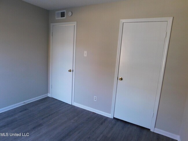 Building Photo - 2775 Normandy Cove