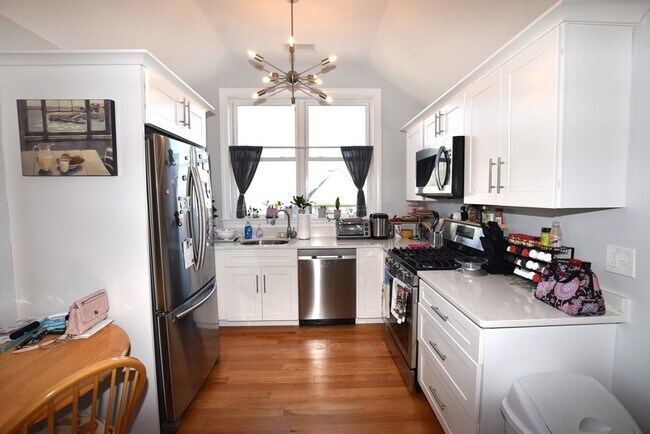 Building Photo - 145-147 Spruce St