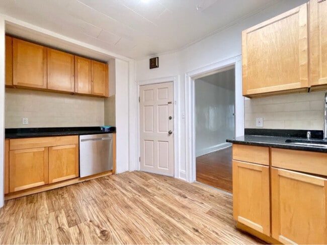 Building Photo - 163 Glenwood Ave