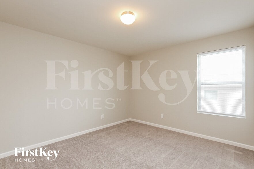 Building Photo - 167 Hidden Lakes Rd