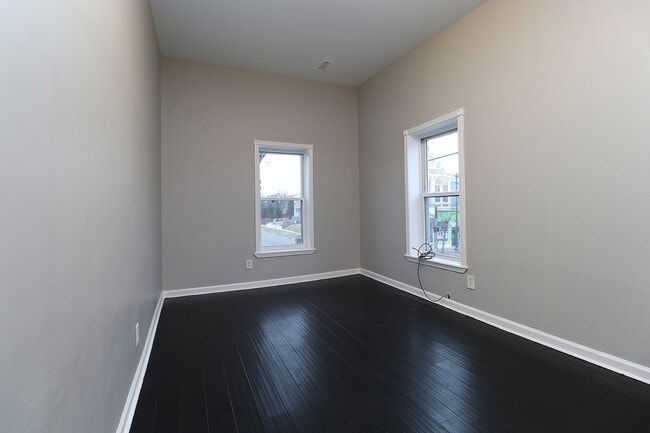 Building Photo - 266 E Cass St