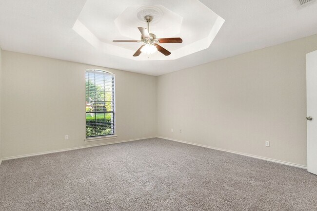 Building Photo - 802 Pebblebrook Dr