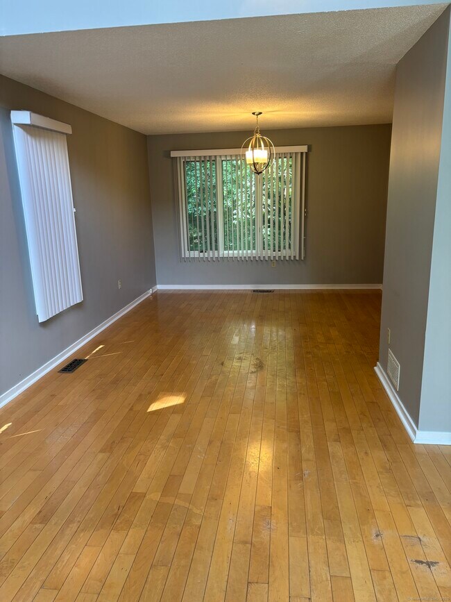 Building Photo - 350 Cavan Ln
