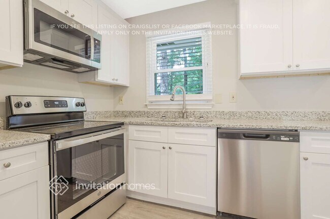 Building Photo - 246 Sandra Dr NW