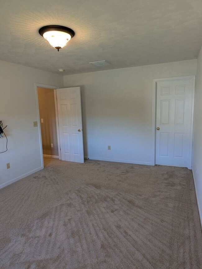 Building Photo - Single Family Home