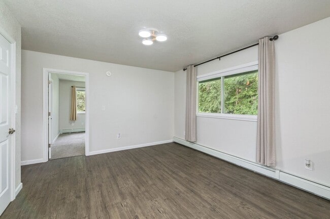 Building Photo - 5 bed 3 bath Home in Fairbanks