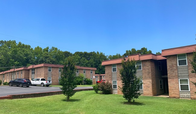 Building Photo - Pine Wood Apartments