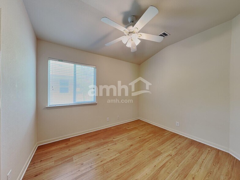 Building Photo - 2129 Hazelwood Dr