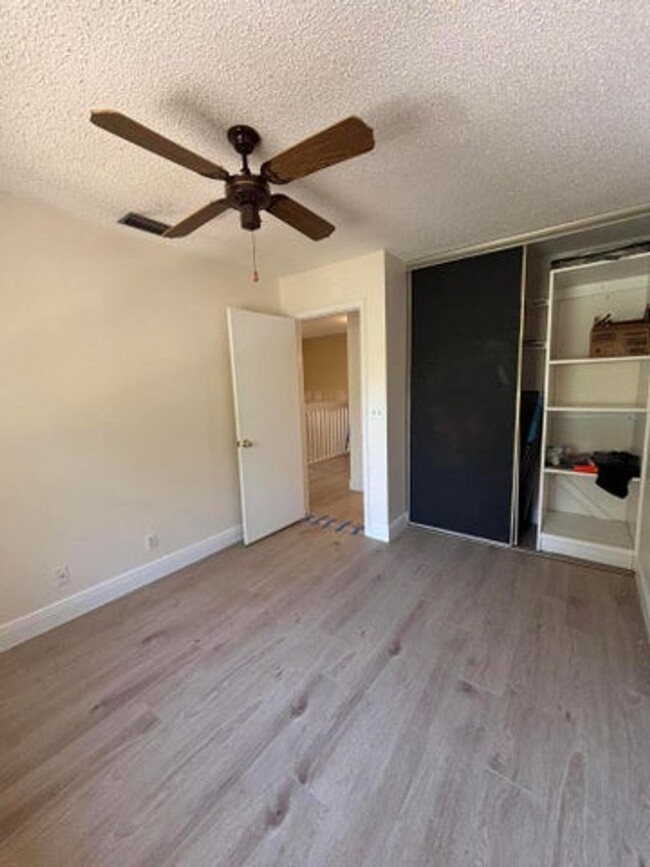 Building Photo - 2843 Carambola Cir N