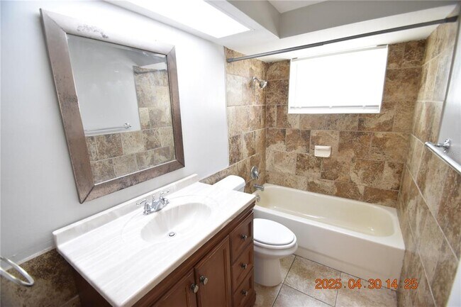 Building Photo - 3221 Topp Dr