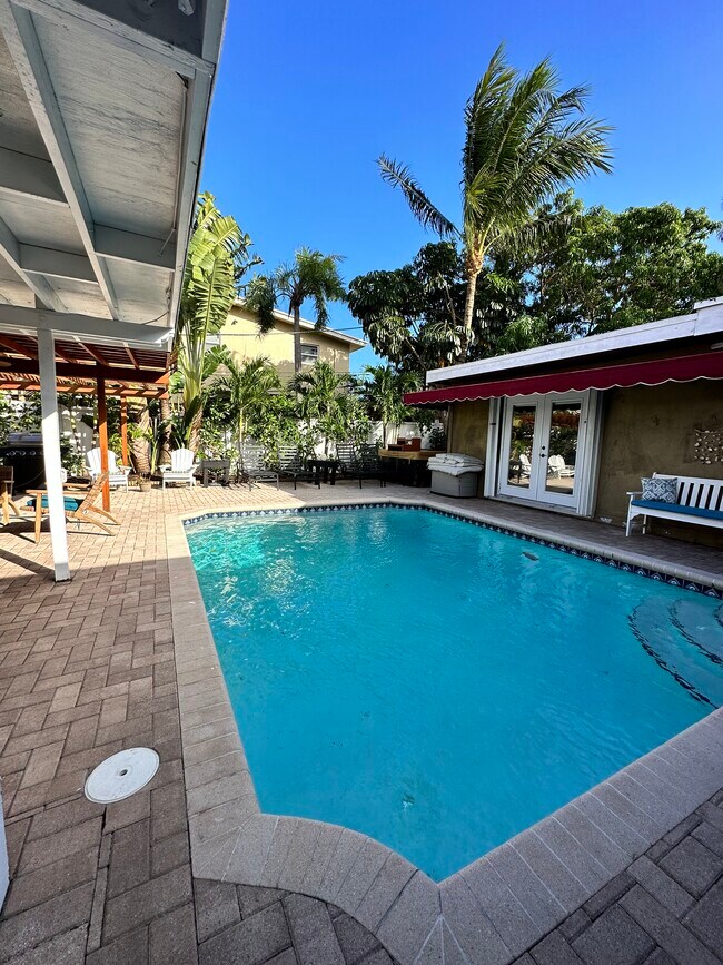 Building Photo - 3036 Coral Shores Dr