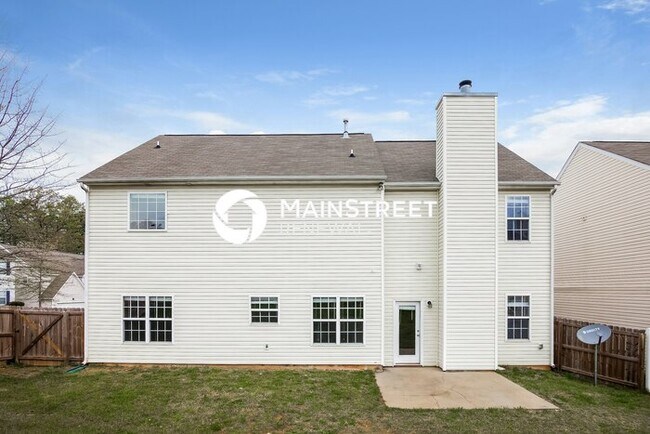 Building Photo - 4 Bedroom Pet-Friendly Home in Charlotte, NC with Main Street Renewal