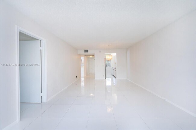 Building Photo - 1251 SW 125th Ave