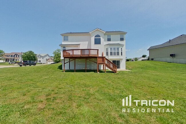 Building Photo - 218 Roxbury Dr