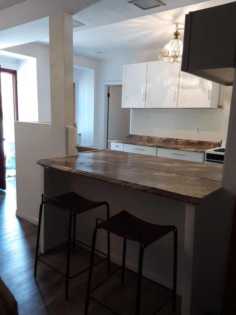 Apt 2 - island - 523 E State St