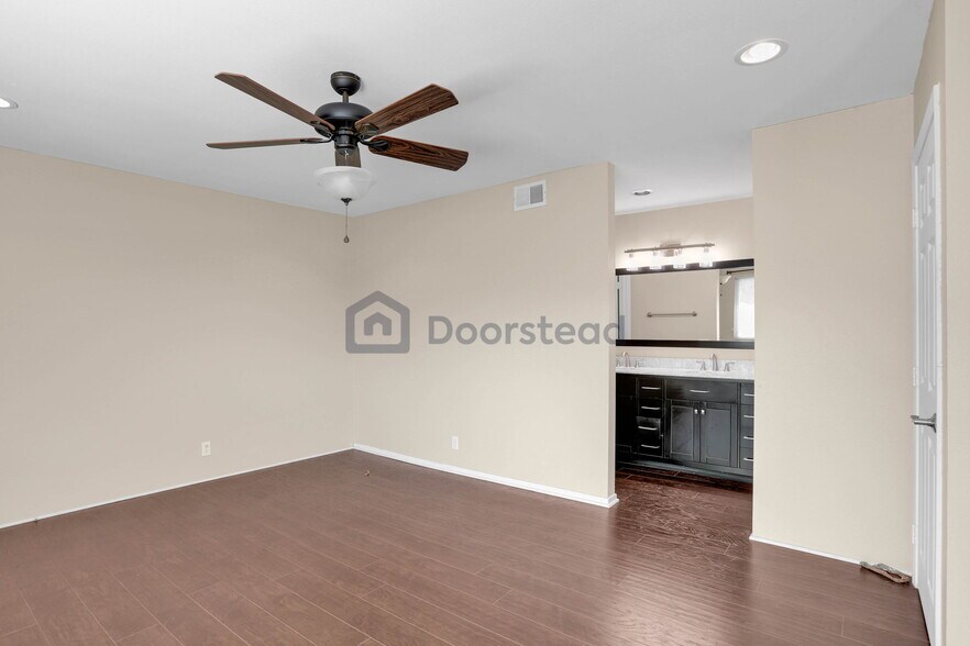 Building Photo - 2317 Eastbluff Dr