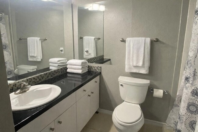 Building Photo - 4333 Bayside Village Dr