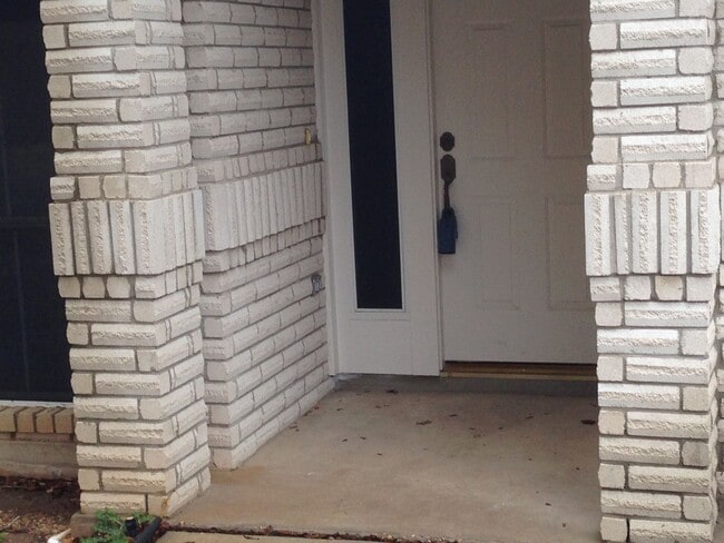 Building Photo - 4108 N Summercrest Loop