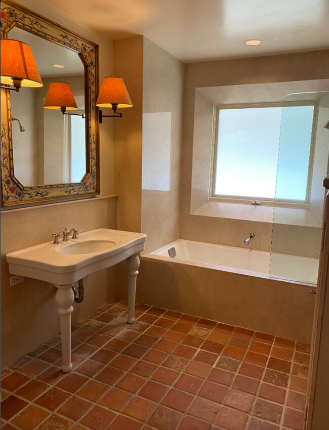 Building Photo - 5 Bed, 4.5 bath estate located in guard gated Hidden Hills Neighborhood