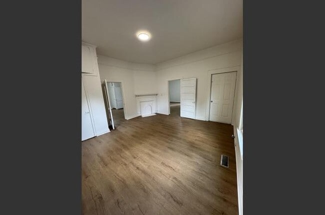Building Photo - 20 Bedroom 1 Bathroom House