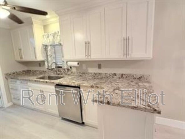 Building Photo - 1520 N 25th Ave