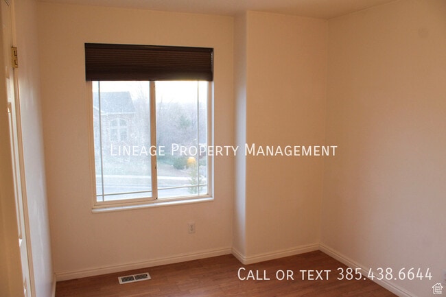 Building Photo - 412 Simoron Dr