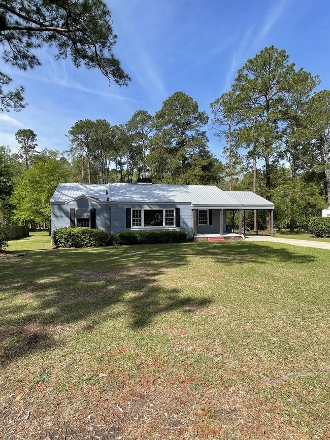 Building Photo - 310 Victory Dr