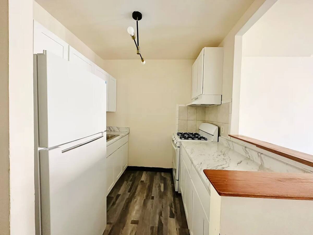 Building Photo - HUGE Room, 3 blocks to Prospect Park, HDTV #471