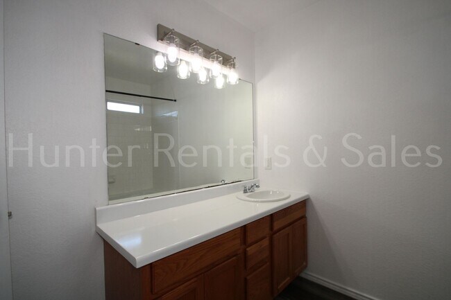 Building Photo - Charming 3-Bedroom Home Minutes from Fort ...