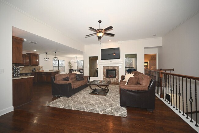 Building Photo - Beautiful 4 Bedroom, 3 Bath, Single Family...