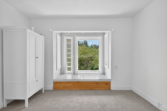 Building Photo - 4.5 Acre Dream Home in Oregon City Awaits