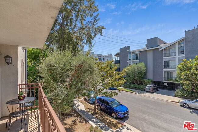 Building Photo - 141 S Clark Dr